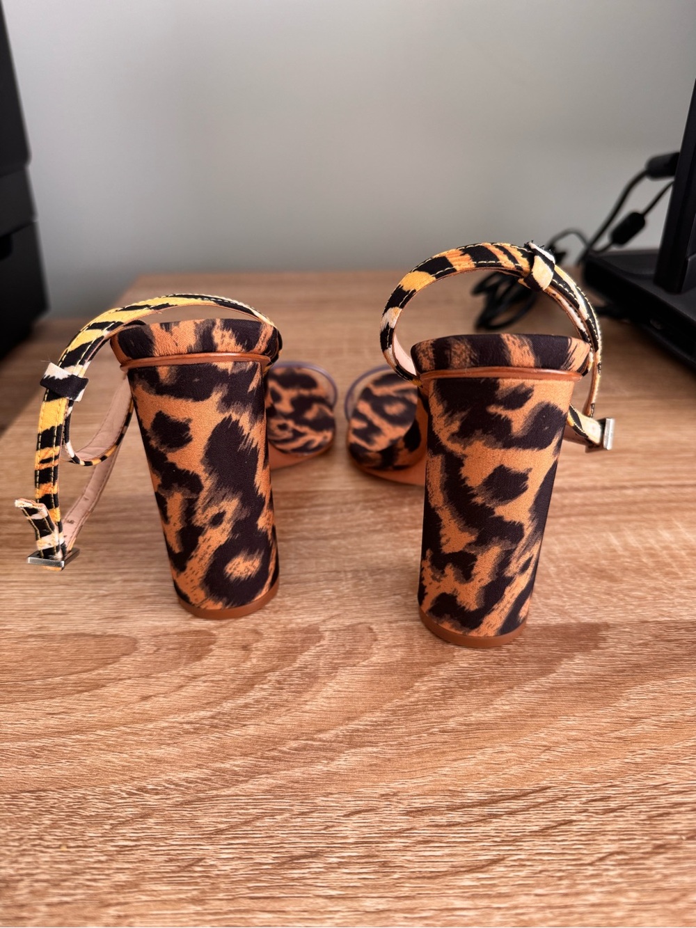NEW SCHUTZ Leopard Print Block Heel Ankle-Strap Sandals - Picture 3 of 5